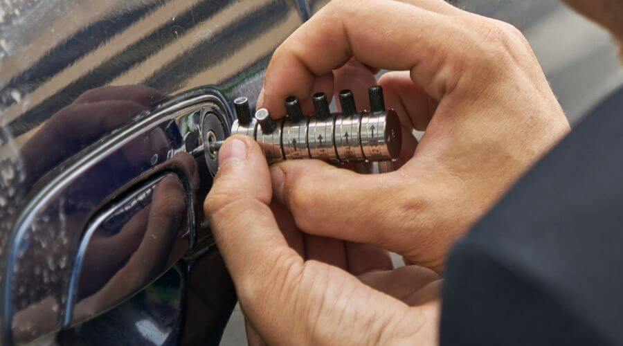 Professional gutter cleaning in Buxton, OR